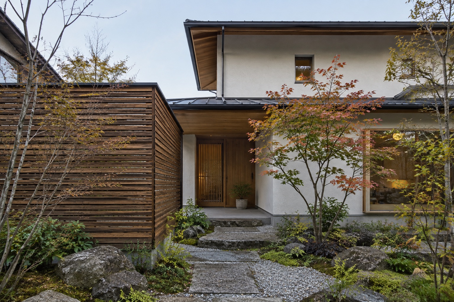 木製目隠しと中庭のある住宅の参考イメージ